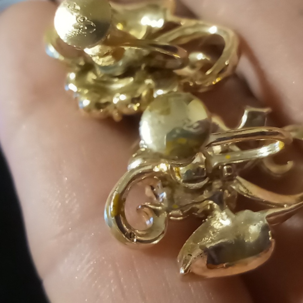 Coro vintage yellow butter cream and crystal flower earrings screw back - Picture 8 of 8